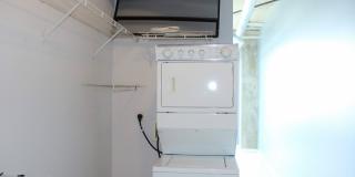 Spacious, beautiful loft with separate bedroom and office for rent in Downtown Atlanta Gallery 12