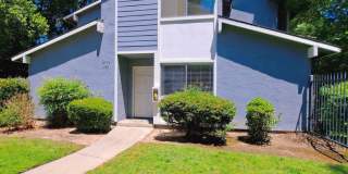 Comfortable 2 Story Condo By Fresno State! Gallery 1