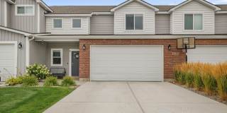 Charming townhome | 3 Bed · 2.5 Bath | 2-Car Garage - $500 MOVE-IN CREDIT FOR SEPTEMBER!! Gallery 4