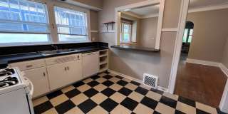3 Bedroom Duplex on a Brick Cul-de-sac, Blocks From Eastown and Cherry Hill! Gallery 21