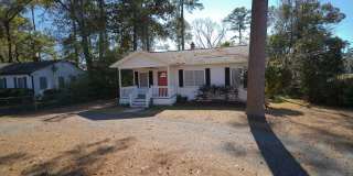 3 Bed / 1 Bath Home w/Sunroom in Midtown Neighborhood! Gallery 25