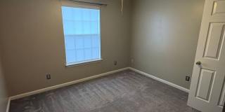 Spacious and well-maintained home located in the heart of Arlington! Gallery 8