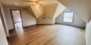 Huge 5BD Two Story Apartment Blocks from Downtown La Crosse Gallery 1