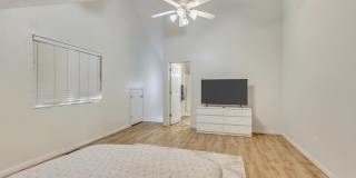 475 North Redwood Road Gallery 8