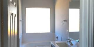 BEAUTIFUL 4-bedroom 2-bathroom home! !!HALF OFF 1ST MONTH!! Gallery 16