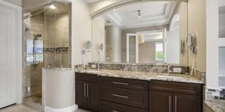 Luxury Townhome with 2 Car-Garage (Partial Utilities Included) Gallery 18
