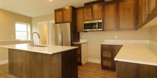 Your Bend Retreat: Spacious End Unit Townhouse with Pilot Butte Views Gallery 14