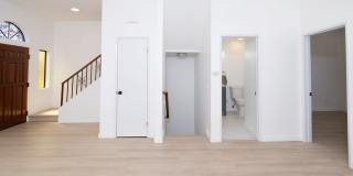 BEAUTIFUL 4 Bed 3 Bath unit Gallery 6