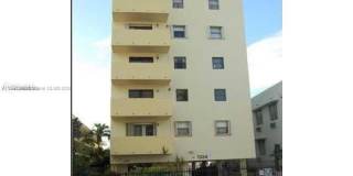 1334 Collins Ave Gallery 1