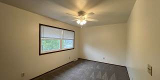 Easy commute to Downtown, West - 3 bedroom, 1.5 bath duplex with yard, garage Gallery 9