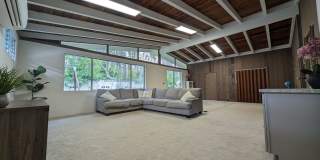 Country living in the City - Huge bonus room, entertainment deck, covered lanai and lots of storage. Gallery 17