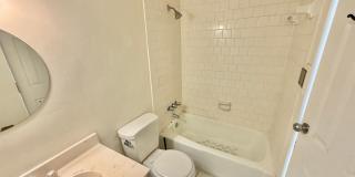 Dupont Prime Location Tree-Lined Corcoran St & 17th 1 bed 1 bath Condo UTILITIES INCLUDED. Gallery 16