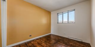 2531 W Howard Street Gallery 17