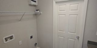 4 bed 2 bath home Gallery 15