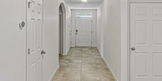 For Rent: Lakefront 4-Bedroom 2-Bathroom Home in Lakeside Palms Gallery 12