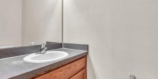 3 bedroom/ 2.5 bathroom townhome near the airport! Gallery 9