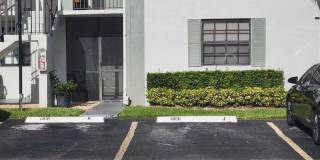 Beautifully renovated 2/2 condo in gated community Gallery 1