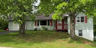 Charming 3 Bedroom in Overlook Heights Gallery 1