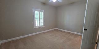 FOR LEASE!! Great location! Gallery 7