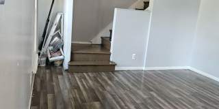 2 bed/ 1 bath Duplex Gallery 7