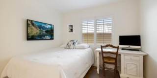 3000 Gulf Shore Blvd N unit: 207 Gallery 24