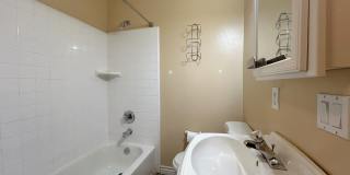 Spacious 2-Story 3-Bedroom Home in Crestline! Gallery 22