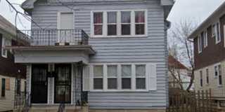Charming 2-Bedroom Lower Duplex Gallery 1
