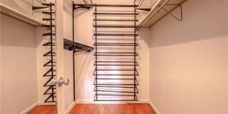 2400 NE 10th Street Gallery 17