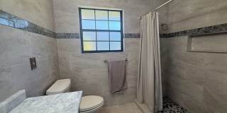 Beautiful 3 bedroom 2.5 bathroom pool home Gallery 17