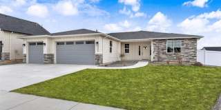 Immaculate Single-Level Home w/3-Car Garage Gallery 1