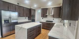 5 Bedroom Home Behind the Gate of Wisteria Place Gallery 10