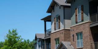 Hall Creek at Arlington Apartment Gallery 25