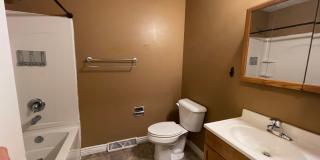 15112 Lincoln Cir – 3 Bed/2 Bath Split Entry in Millard School District | Fireplace, Deck, Fenced Yard Gallery 8