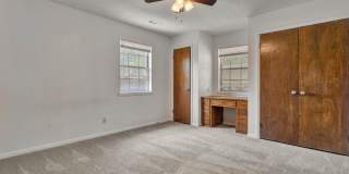 Fabulous 5 bedroom home walking distance to UofA! Gallery 21