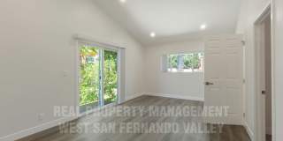 Beautifully Remodeled Single Family Home with Pool Gallery 27