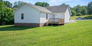 Charming 3 Bedroom Ranch with Large Fenced Yard & Bright Open Living Spaces! Gallery 24