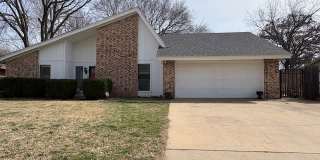 3103 Northeast Kingsbriar Drive Gallery 1