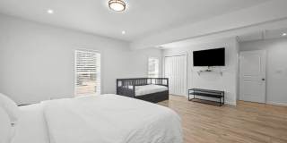 414 Charles Place Gallery 21