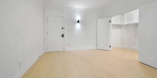 5038-5041 North Sheridan Rd. Gallery 3