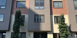 916 LAKEVIEW Court Gallery 1