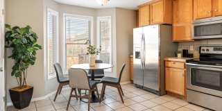 Charming 3 Bedroom Townhome in Highlands Neighborhood Gallery 7