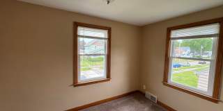 Charming 3 Bedroom Home With Fireplace and 2-Car Garage in Moline! Gallery 11