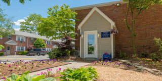 Edgewood Court Gallery 23