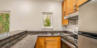 1 Bedroom Apartment Next To Cal Anderson Park! *Utilities and Garage Parking Included!* Gallery 10