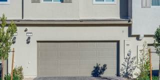 Stunning 2023-Built Townhouse in Prestigious Centennial Heights! Gallery 1