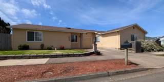 Great 2 bed/1 bath duplex with garage in Springfield! Gallery 1