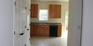 3 Bedroom, 2.5 Bath Two Level Townhouse Gallery 4