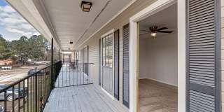2 Bedroom Townhome with Private Patio Gallery 8