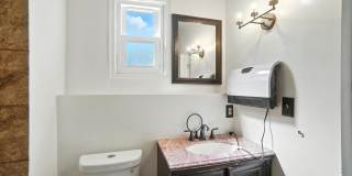Two Bedroom in Newport! Gallery 23