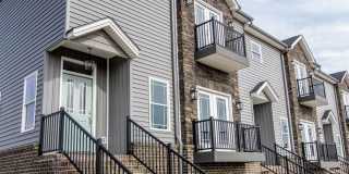 Beautiful 3 Bedroom Townhome in Forest Gallery 1